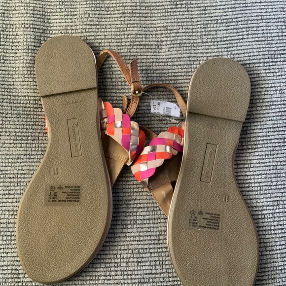 Thong sandal - Picture 1 of 2